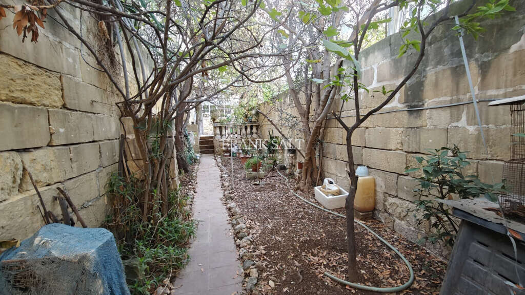 Paola, 4 Bedrooms Bedrooms, ,1 BathroomBathrooms,For Sale,FRSA-923480