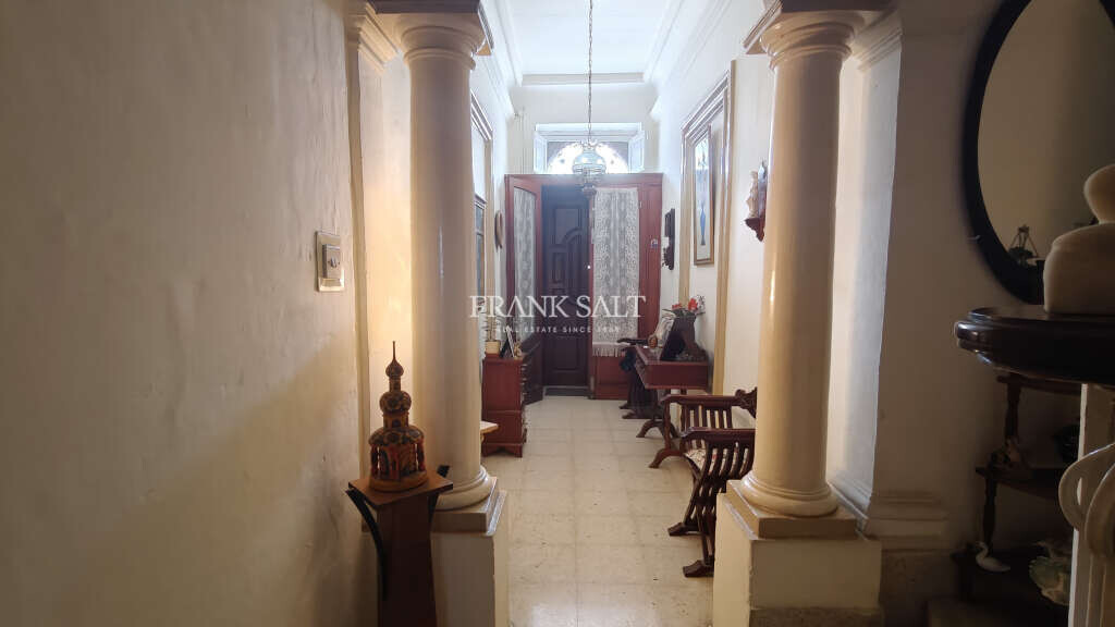 Paola, 4 Bedrooms Bedrooms, ,1 BathroomBathrooms,For Sale,FRSA-923480