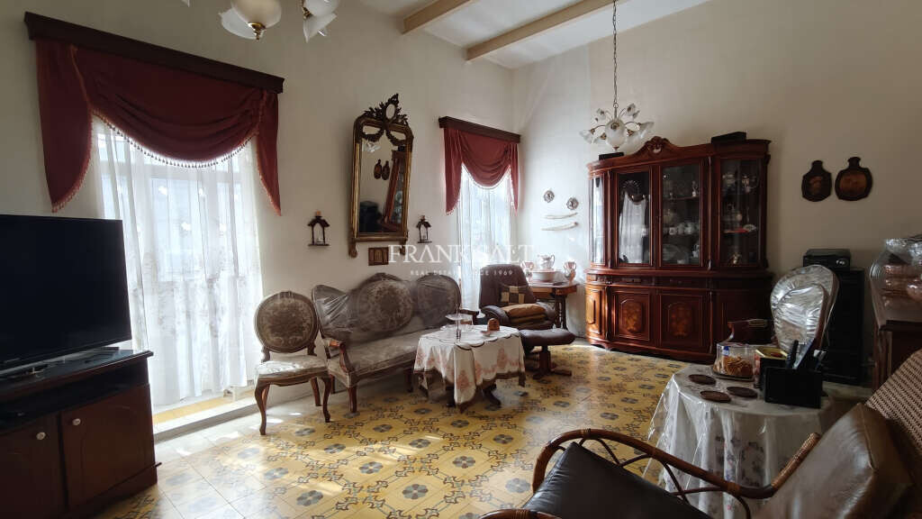 Paola, 4 Bedrooms Bedrooms, ,1 BathroomBathrooms,For Sale,FRSA-923480