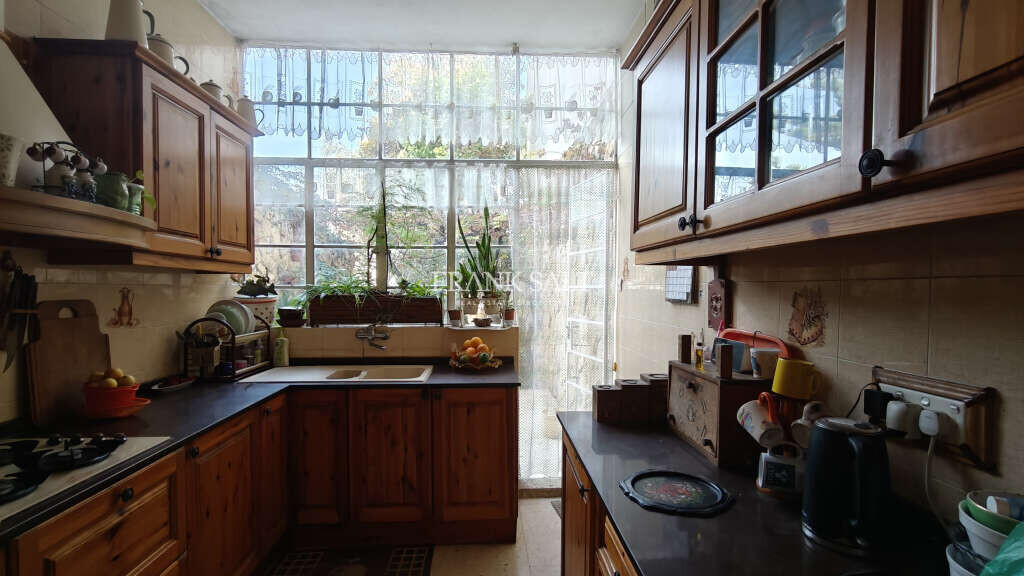 Paola, 4 Bedrooms Bedrooms, ,1 BathroomBathrooms,For Sale,FRSA-923480