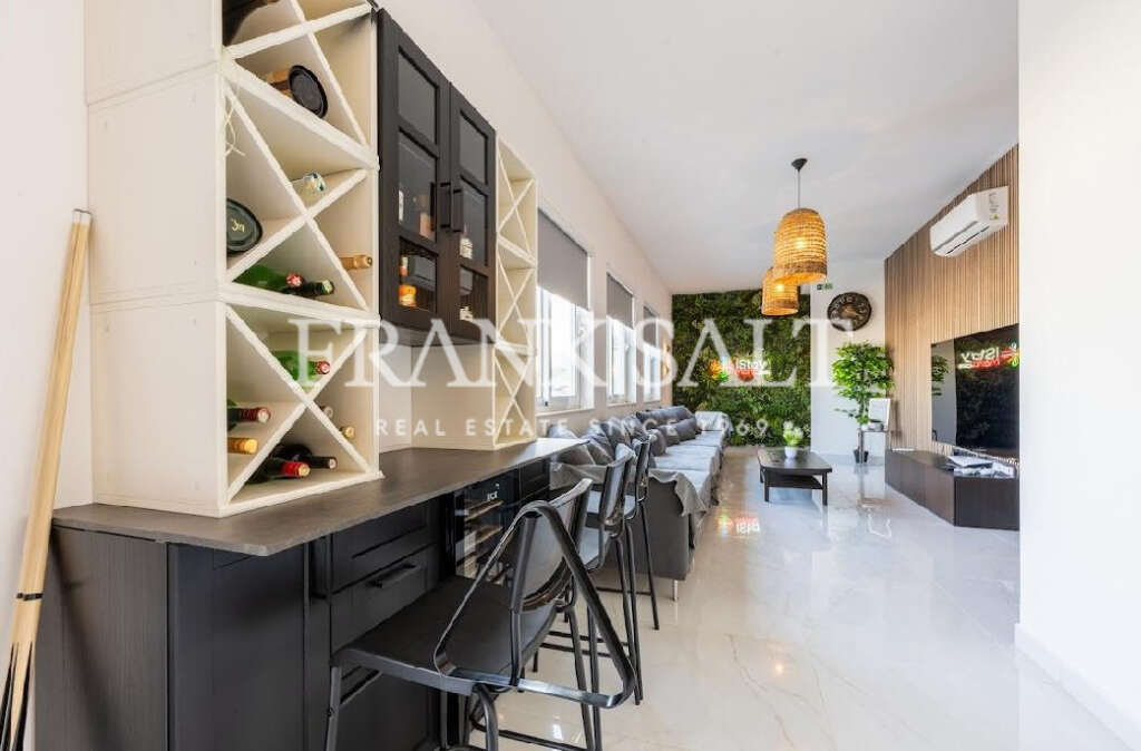 Zurrieq, 4 Bedrooms Bedrooms, ,3 BathroomsBathrooms,For Sale,FRSA-923476