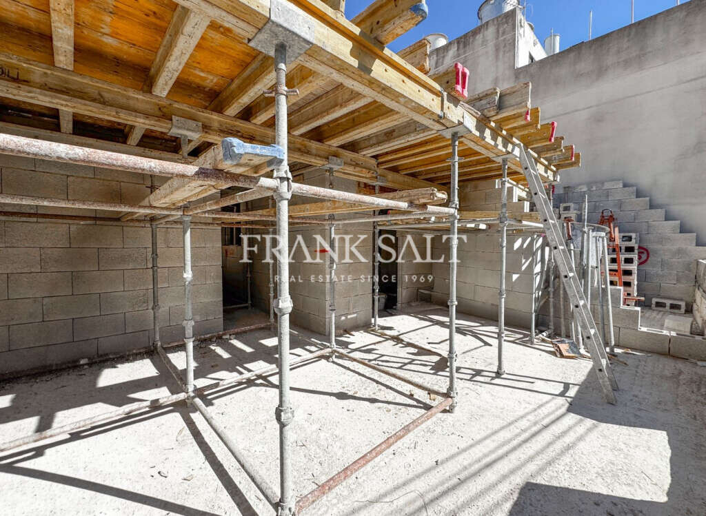 Naxxar, 2 Bedrooms Bedrooms, ,For Sale,FRSA-923315