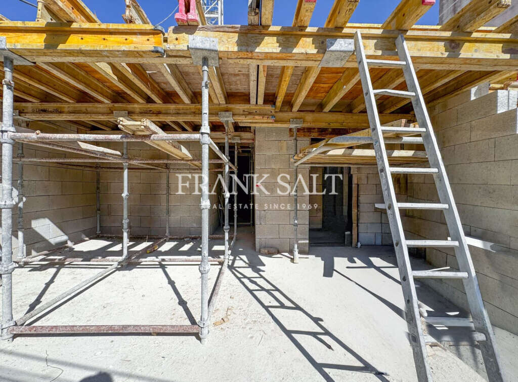 Naxxar, 2 Bedrooms Bedrooms, ,For Sale,FRSA-923315