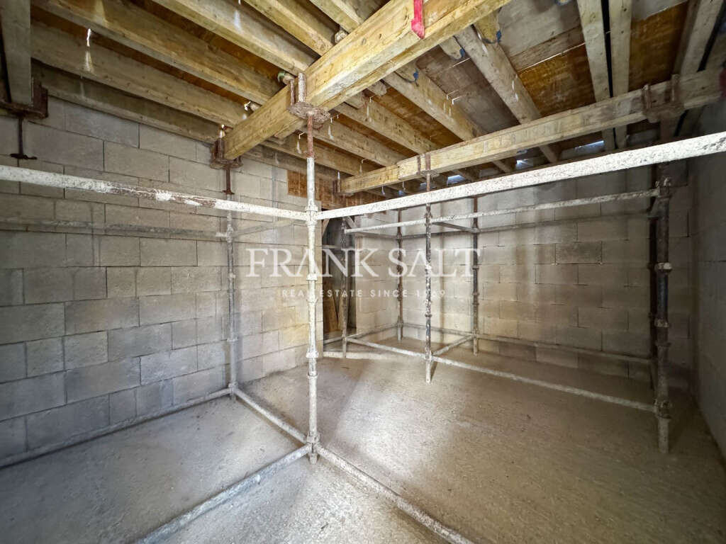 Naxxar, 2 Bedrooms Bedrooms, ,For Sale,FRSA-923315