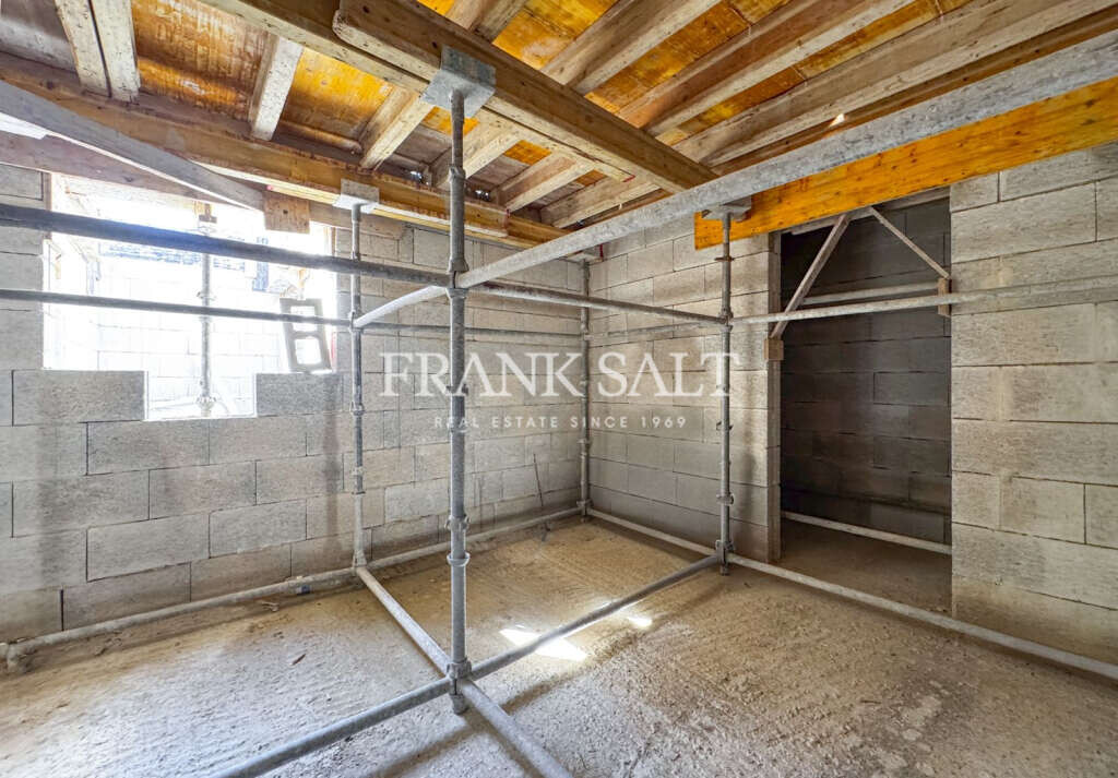 Naxxar, 2 Bedrooms Bedrooms, ,For Sale,FRSA-923315