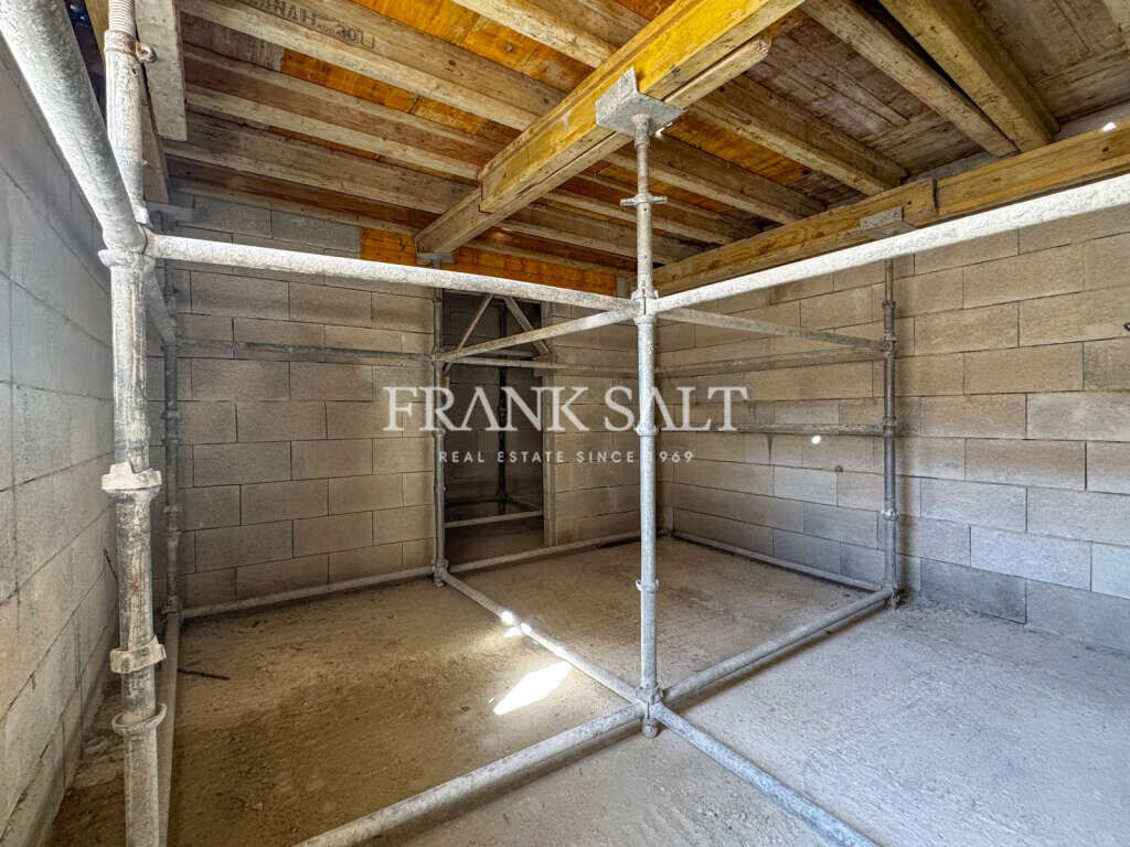 Naxxar, 2 Bedrooms Bedrooms, ,For Sale,FRSA-923315