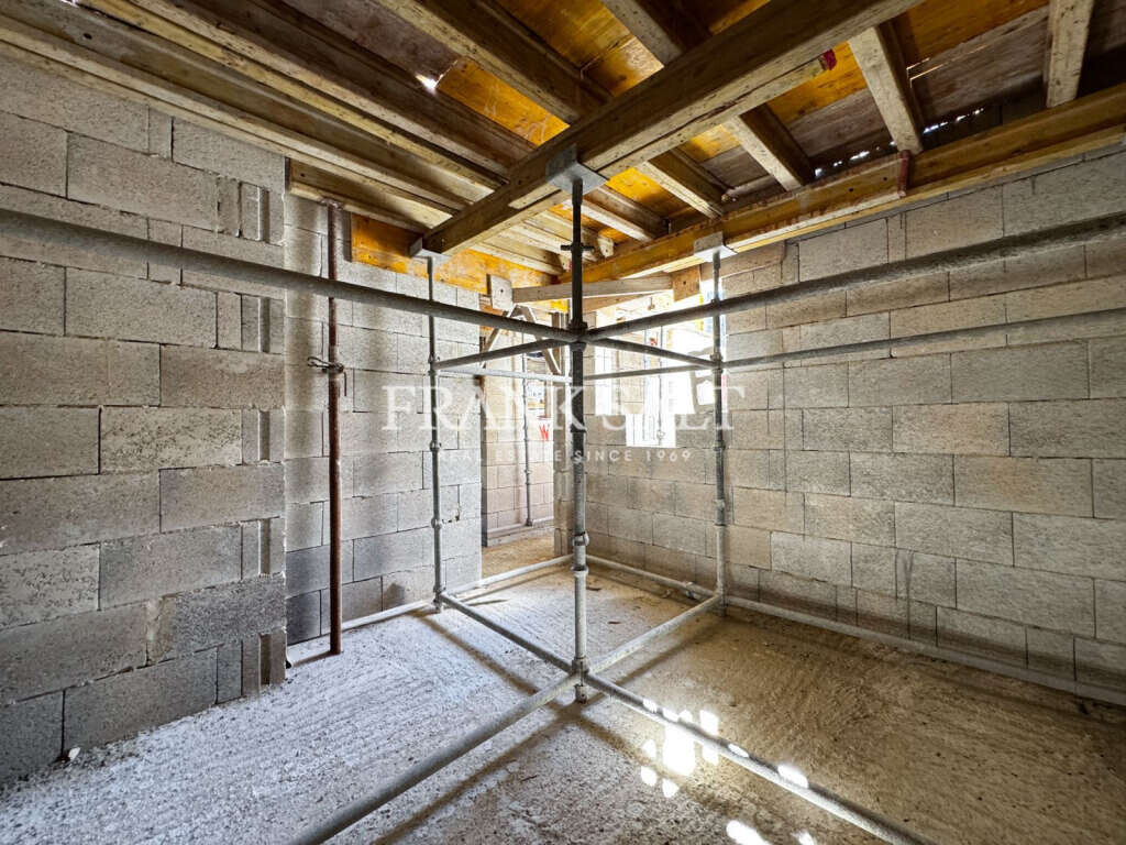 Naxxar, 2 Bedrooms Bedrooms, ,For Sale,FRSA-923315