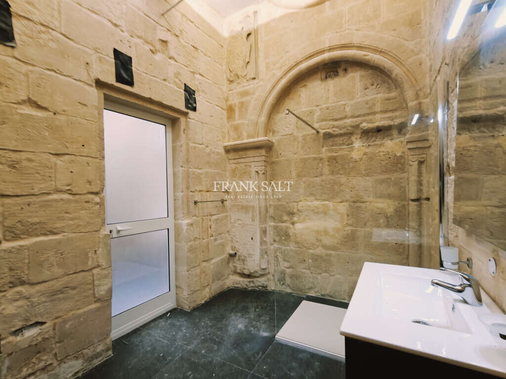 Vittoriosa, 3 Bedrooms Bedrooms, ,For Sale,FRSA-923287