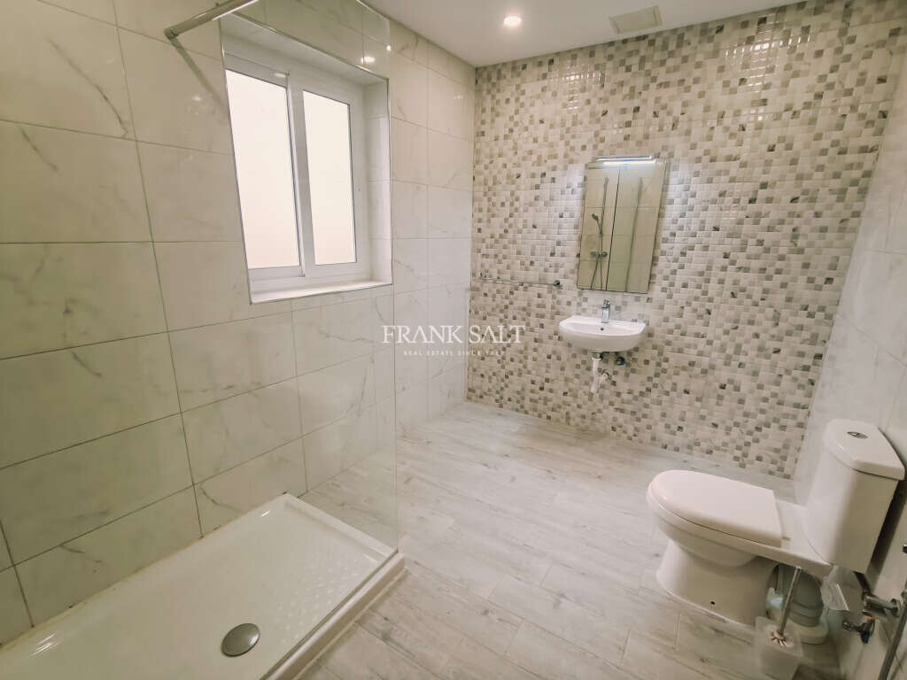 Vittoriosa, 3 Bedrooms Bedrooms, ,For Sale,FRSA-923287