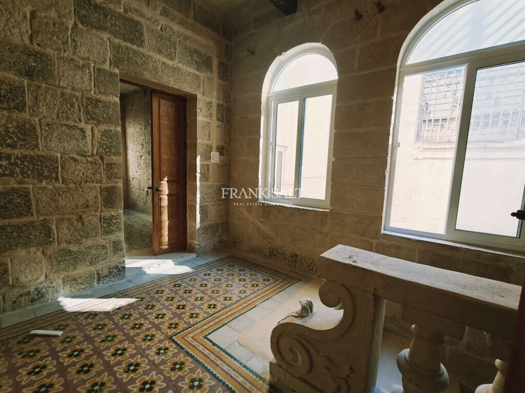 Vittoriosa, 3 Bedrooms Bedrooms, ,For Sale,FRSA-923287