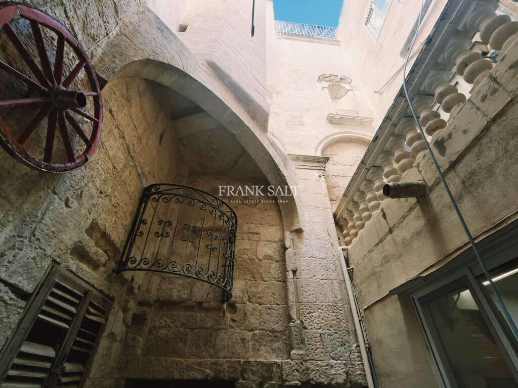 Vittoriosa, 3 Bedrooms Bedrooms, ,For Sale,FRSA-923287