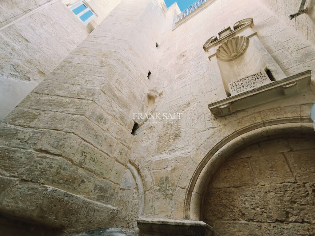 Vittoriosa, 3 Bedrooms Bedrooms, ,For Sale,FRSA-923287