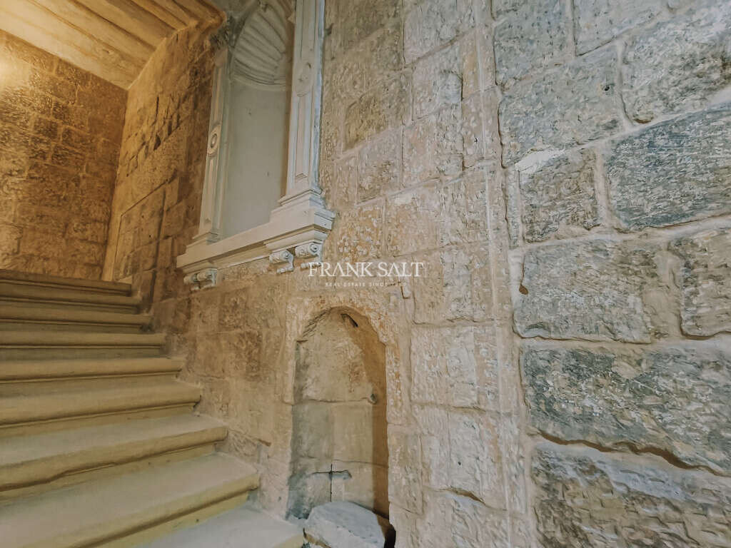 Vittoriosa, 3 Bedrooms Bedrooms, ,For Sale,FRSA-923287