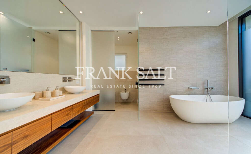 Madliena, 5 Bedrooms Bedrooms, ,3 BathroomsBathrooms,For Sale,FRSA-922801