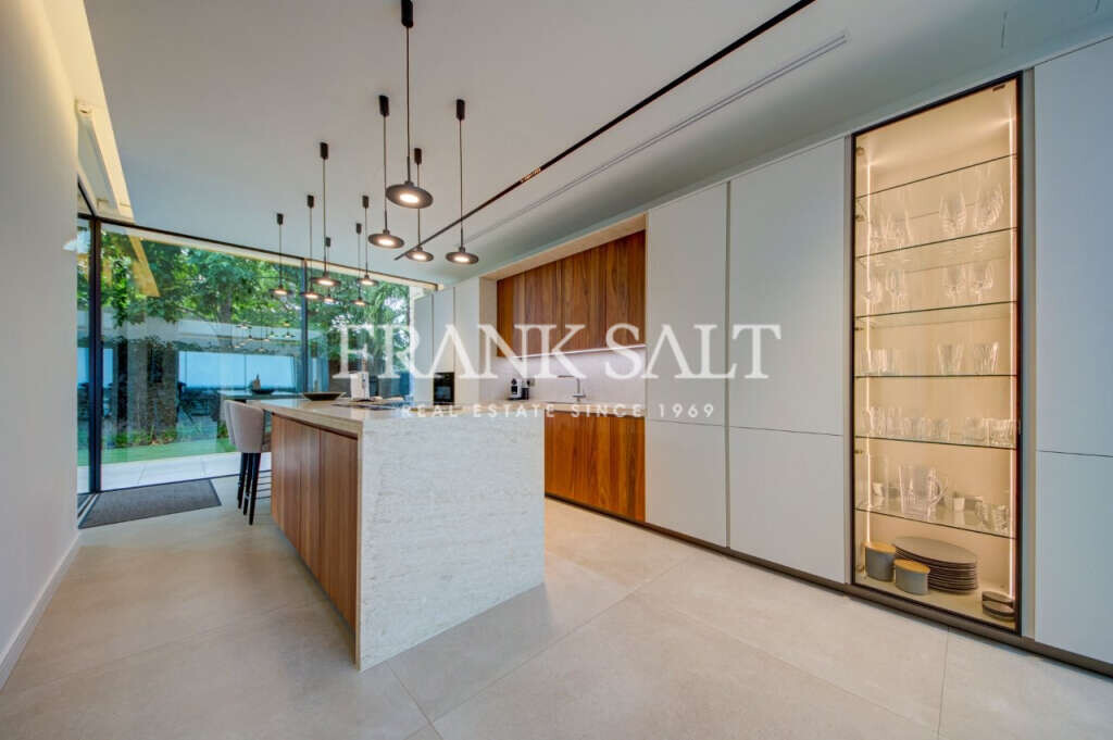 Madliena, 5 Bedrooms Bedrooms, ,3 BathroomsBathrooms,For Sale,FRSA-922801