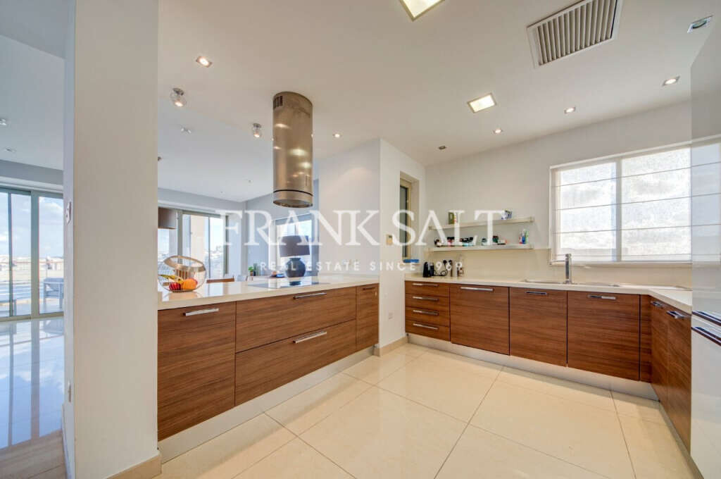 Tigne Point, 3 Bedrooms Bedrooms, ,1 BathroomBathrooms,For Sale,FRSA-922774