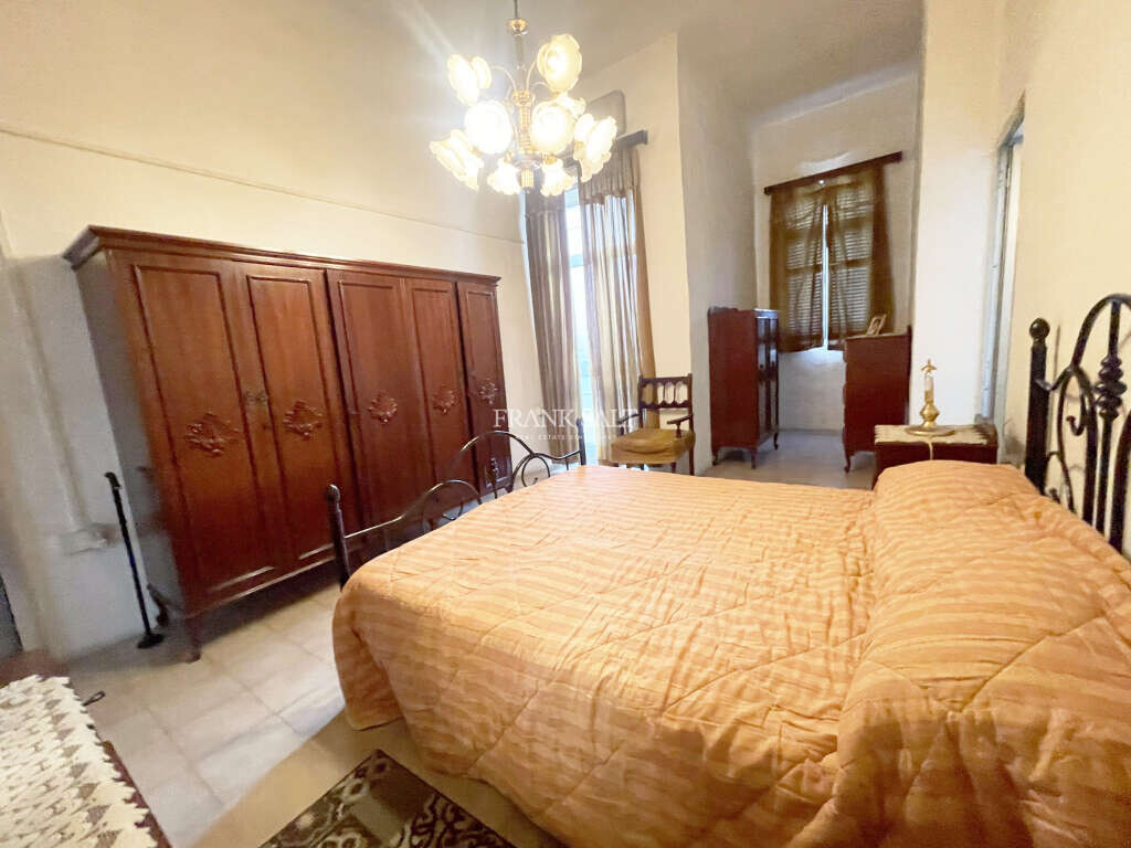 Paola, 1 Bedroom Bedrooms, ,1 BathroomBathrooms,For Sale,FRSA-922819