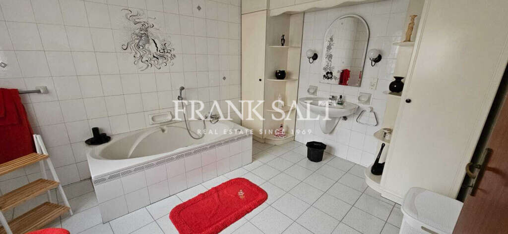 Luqa, 3 Bedrooms Bedrooms, ,2 BathroomsBathrooms,For Sale,FRSA-922308