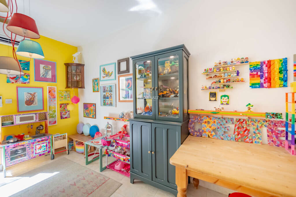 Mellieha, 5 Bedrooms Bedrooms, ,3 BathroomsBathrooms,For Sale,FRSA-922760