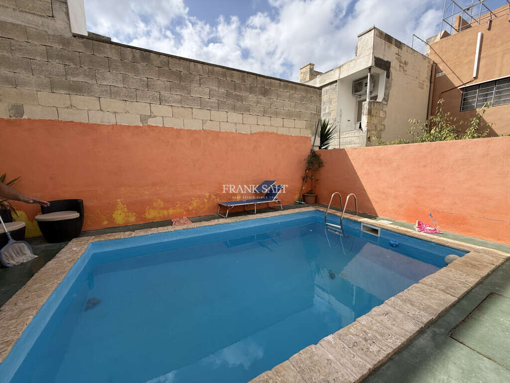 Paola, 4 Bedrooms Bedrooms, ,4 BathroomsBathrooms,For Sale,FRSA-922466