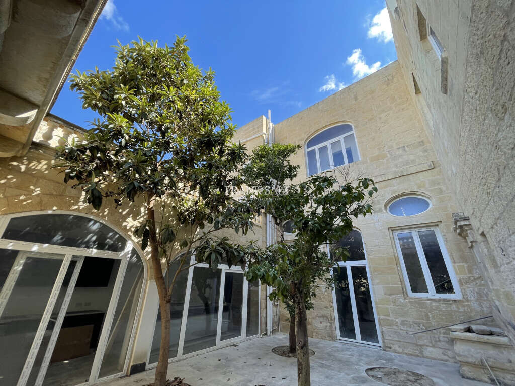 Luqa, 4 Bedrooms Bedrooms, ,2 BathroomsBathrooms,For Sale,FRSA-922207