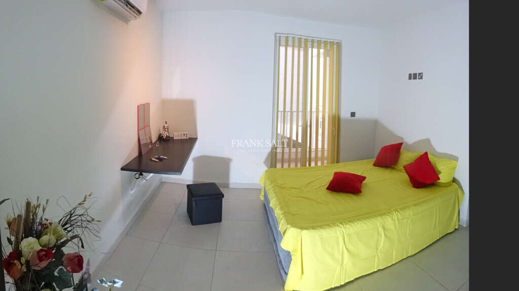 Qawra, 3 Bedrooms Bedrooms, ,For Sale,FRSA-922614