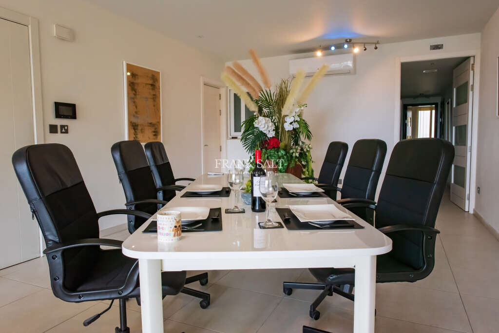 Qawra, 3 Bedrooms Bedrooms, ,For Sale,FRSA-922614