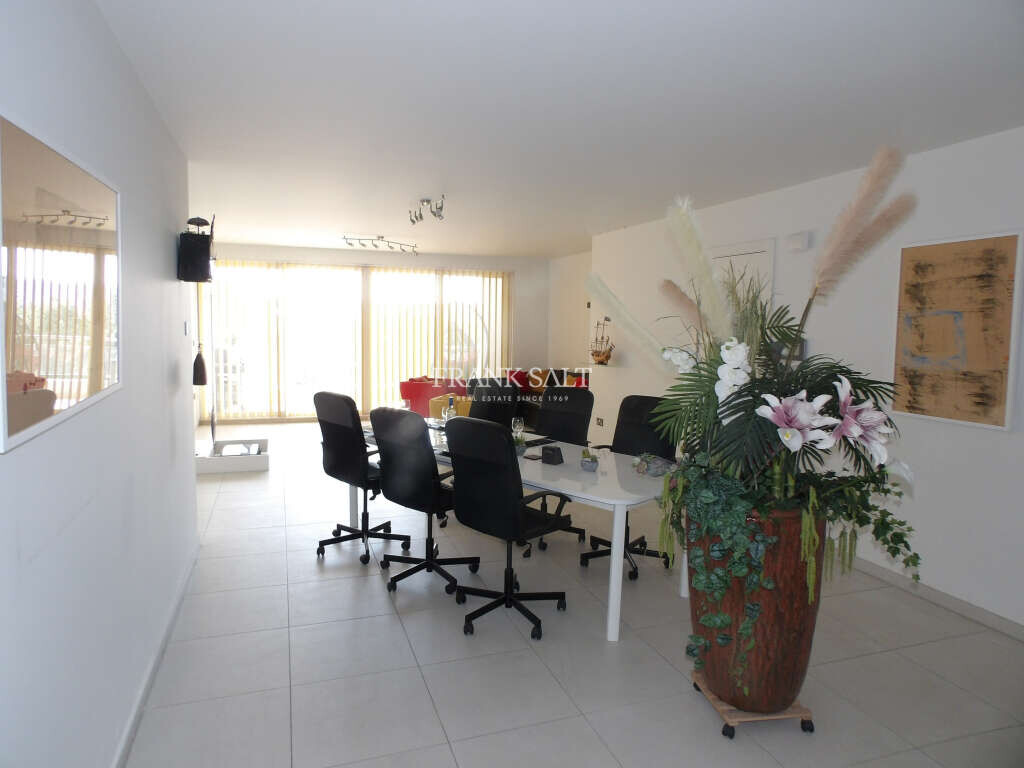 Qawra, 3 Bedrooms Bedrooms, ,For Sale,FRSA-922614