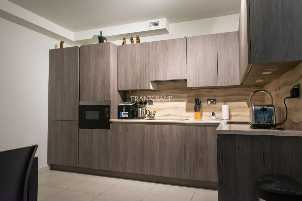 Qawra, 3 Bedrooms Bedrooms, ,For Sale,FRSA-922614