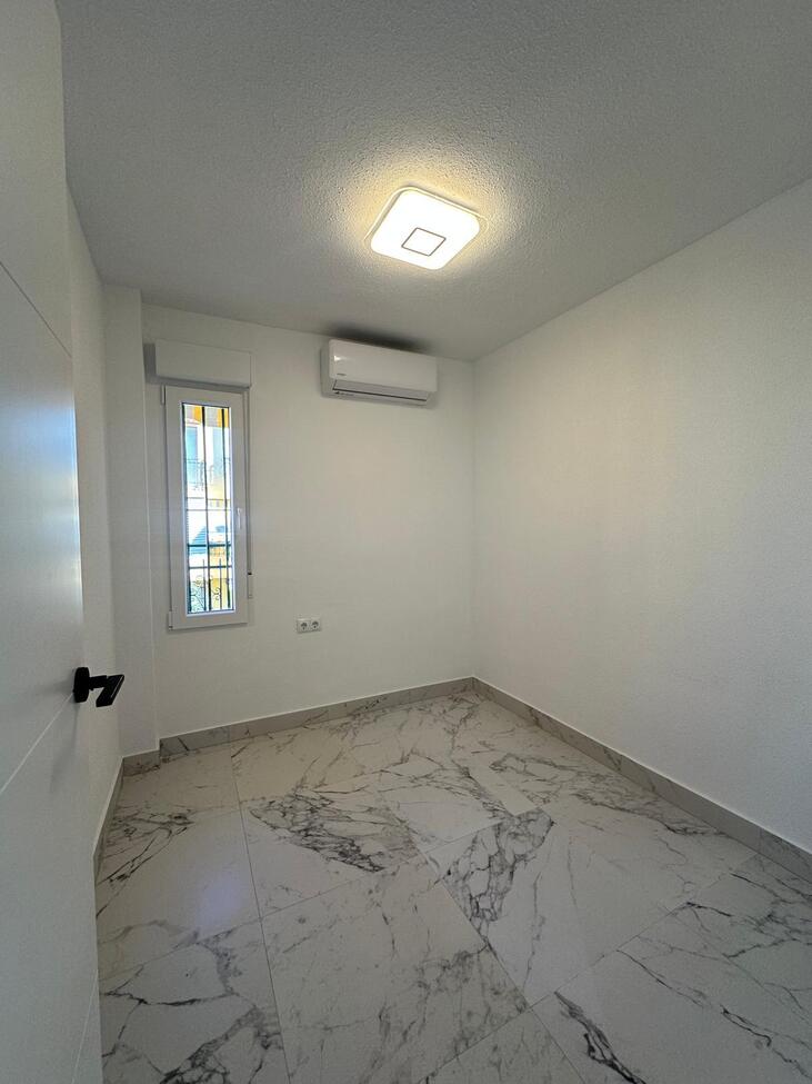 3 Bed, 1 Bath, ApartmentFor Sale, Torrevieja, Alicante