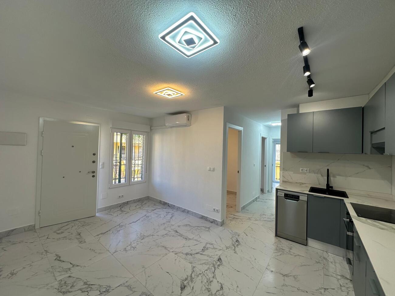 3 Bed, 1 Bath, ApartmentFor Sale, Torrevieja, Alicante