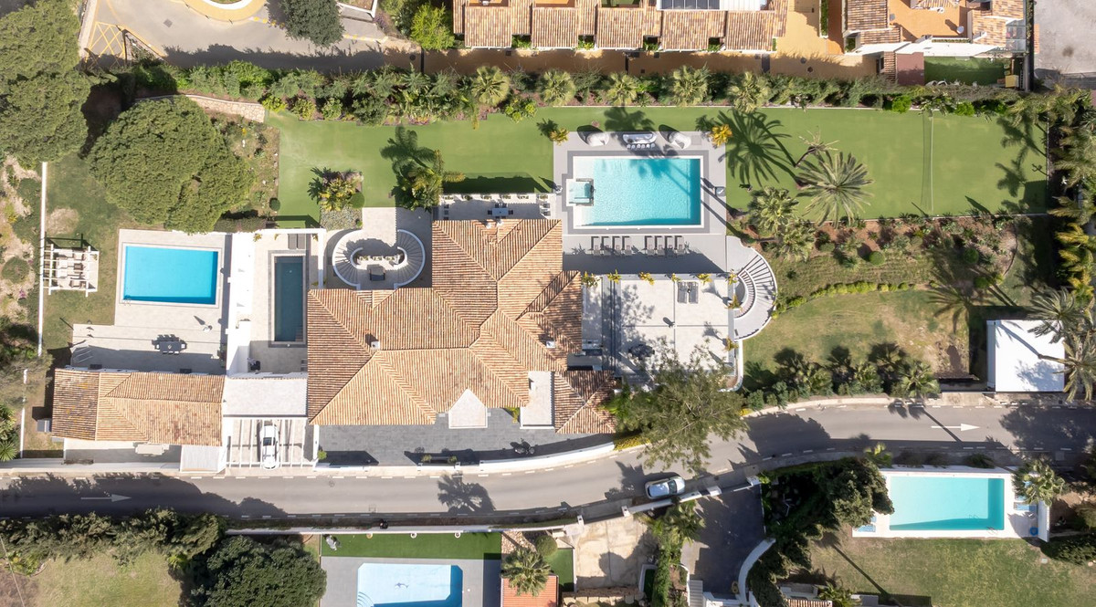 6 Bed, 6 Bath, HouseFor Sale, Atalaya, Malaga