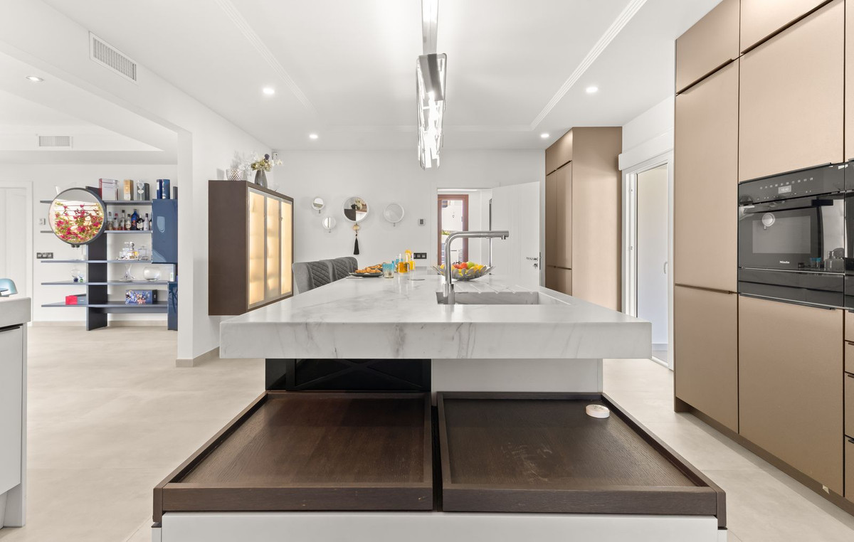 6 Bed, 6 Bath, HouseFor Sale, Atalaya, Malaga