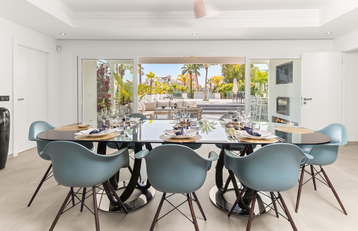 6 Bed, 6 Bath, HouseFor Sale, Atalaya, Malaga