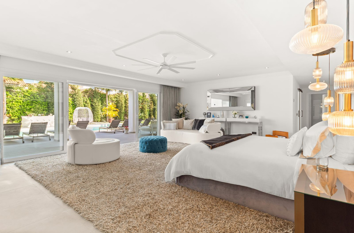 6 Bed, 6 Bath, HouseFor Sale, Atalaya, Malaga