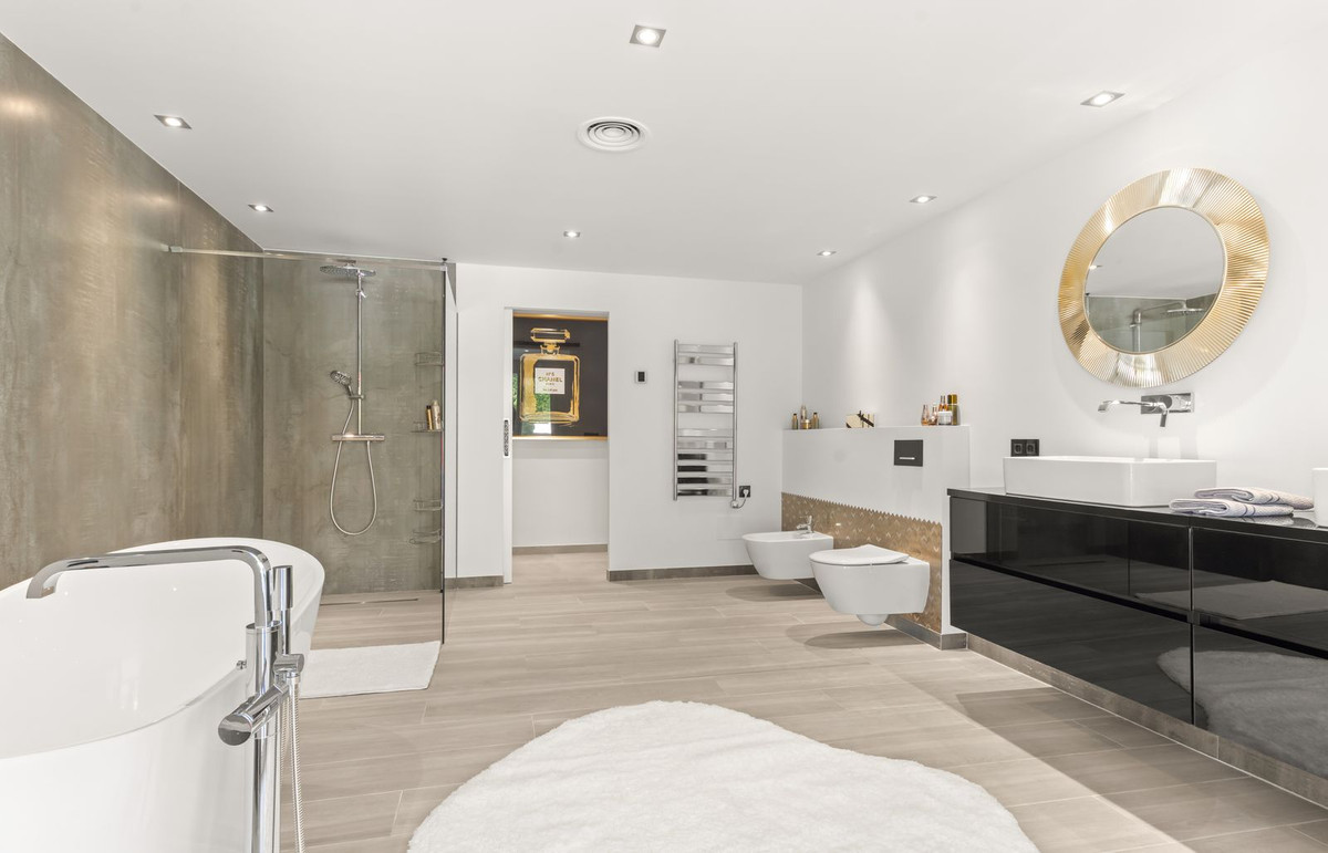 6 Bed, 6 Bath, HouseFor Sale, Atalaya, Malaga