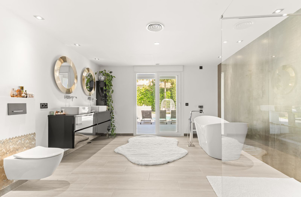 6 Bed, 6 Bath, HouseFor Sale, Atalaya, Malaga