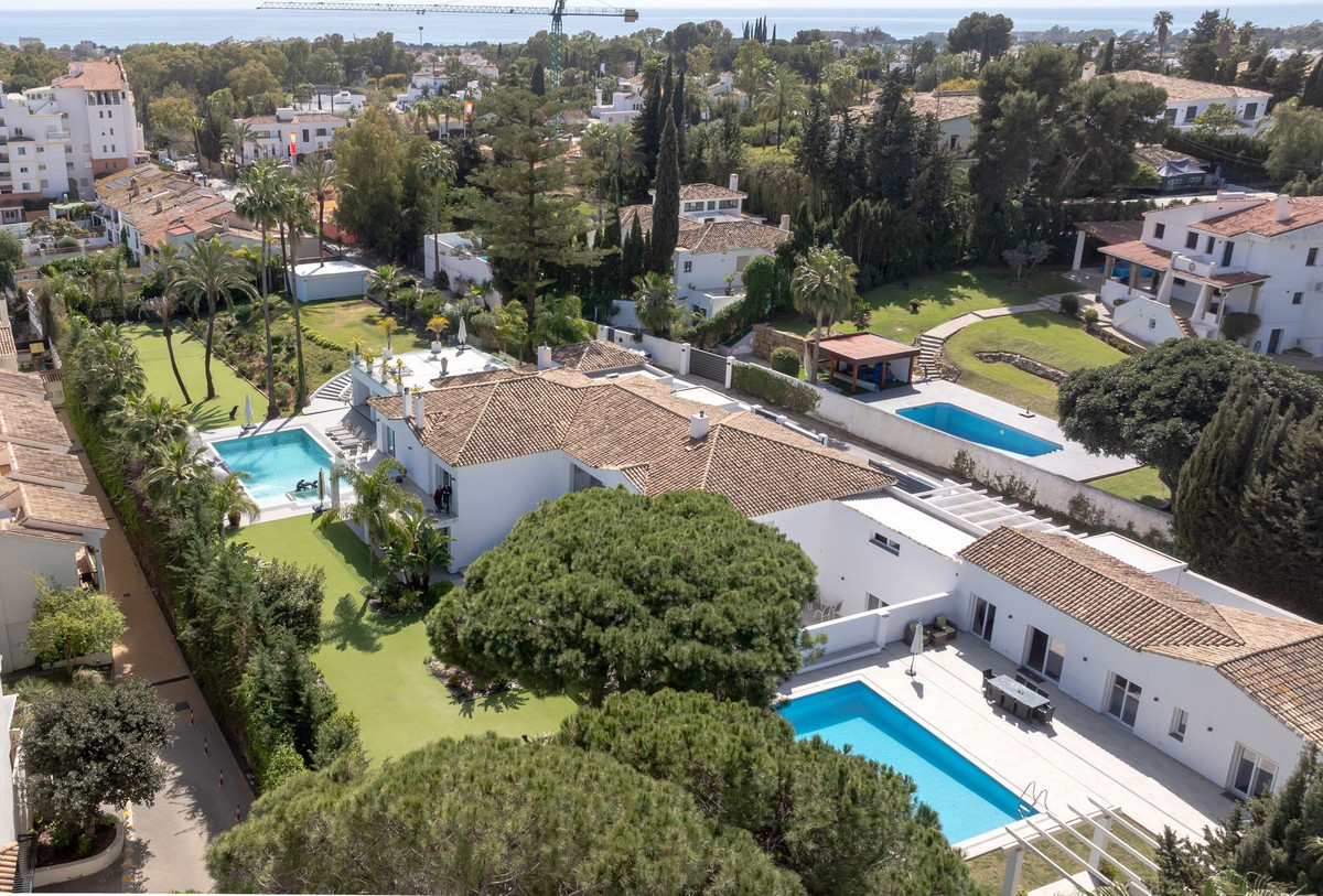 6 Bed, 6 Bath, HouseFor Sale, Atalaya, Malaga