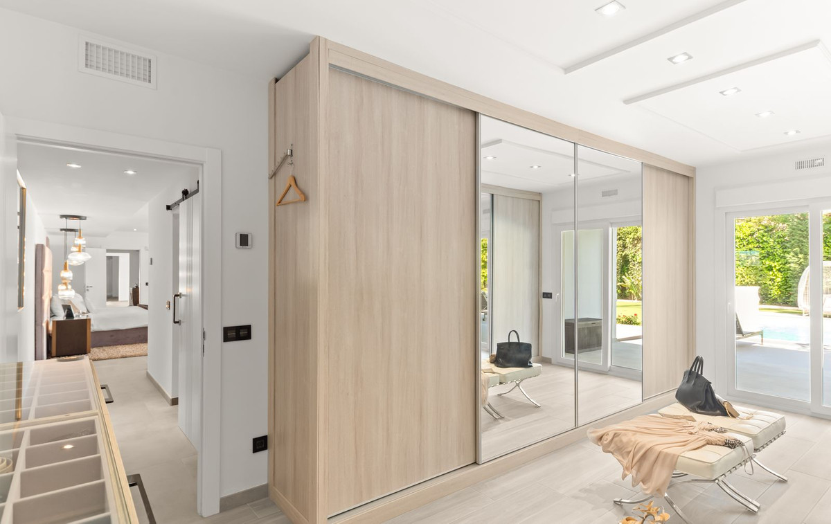 6 Bed, 6 Bath, HouseFor Sale, Atalaya, Malaga