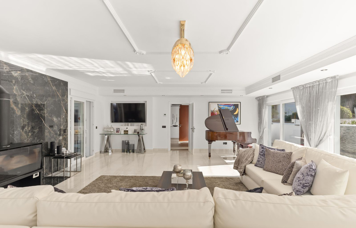 6 Bed, 6 Bath, HouseFor Sale, Atalaya, Malaga