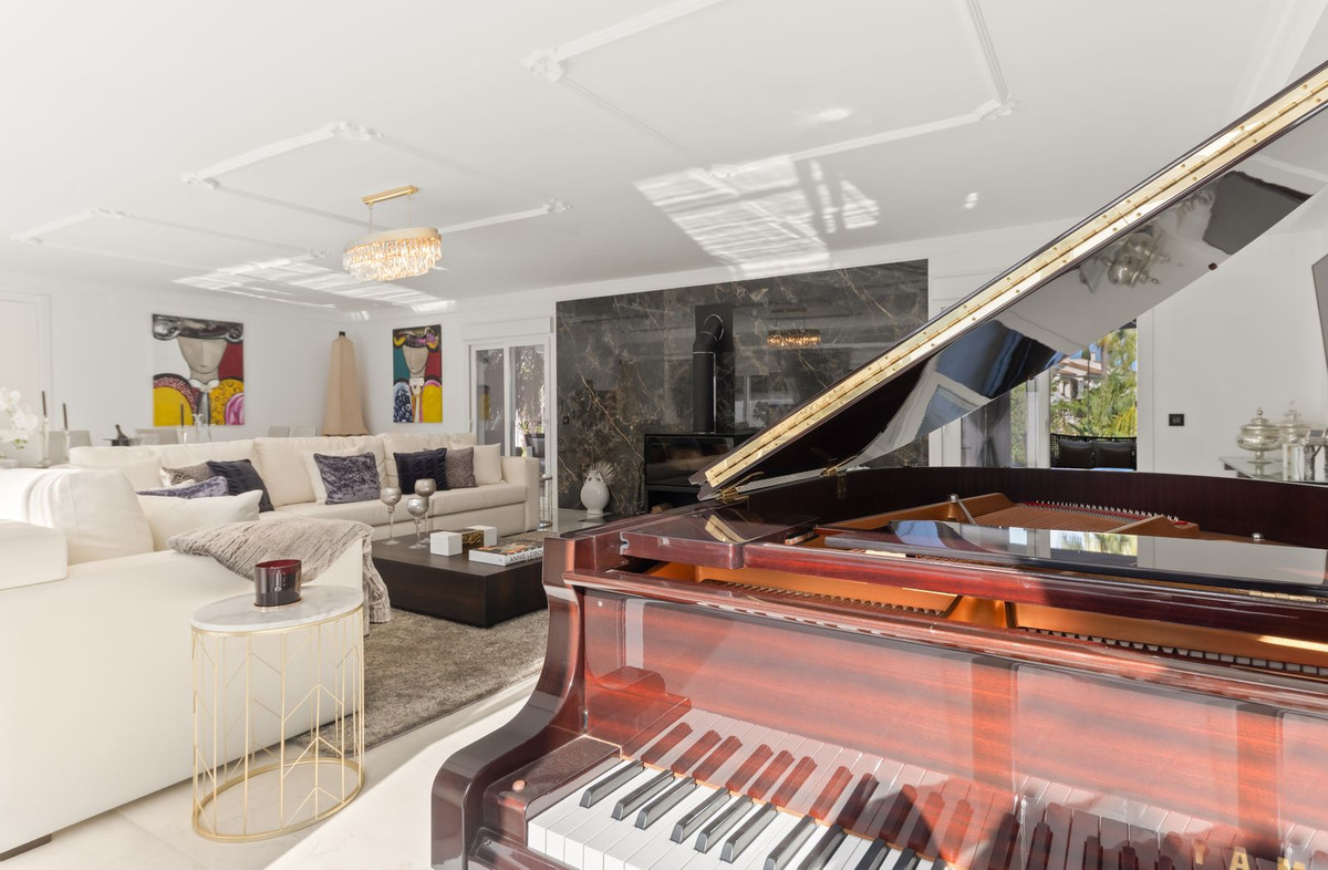 6 Bed, 6 Bath, HouseFor Sale, Atalaya, Malaga