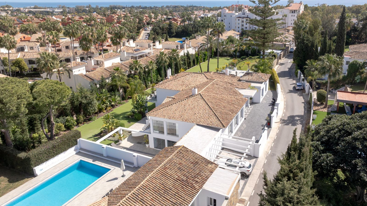 6 Bed, 6 Bath, HouseFor Sale, Atalaya, Malaga
