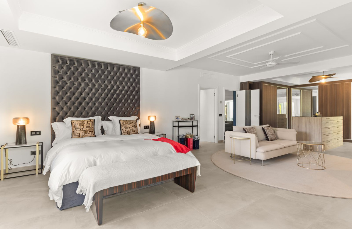 6 Bed, 6 Bath, HouseFor Sale, Atalaya, Malaga