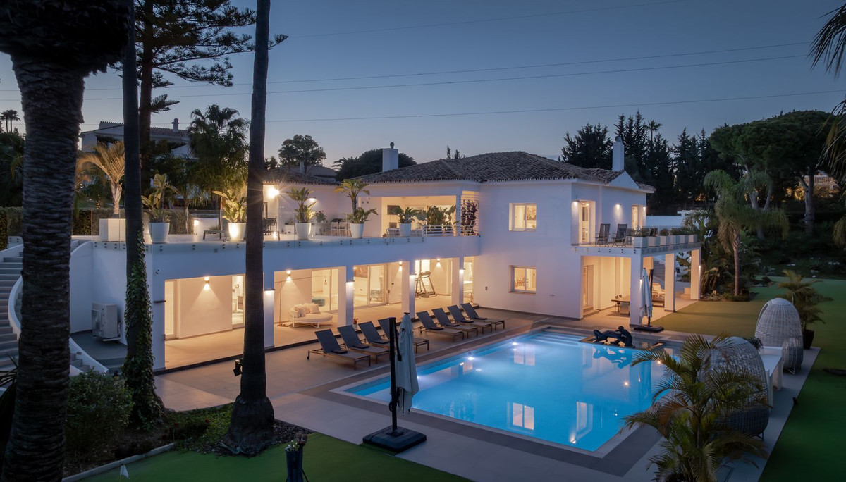6 Bed, 6 Bath, HouseFor Sale, Atalaya, Malaga