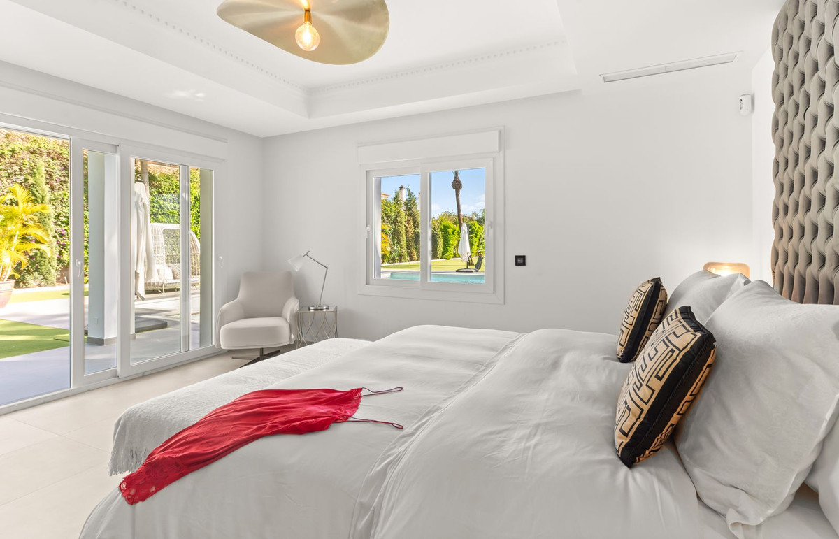 6 Bed, 6 Bath, HouseFor Sale, Atalaya, Malaga