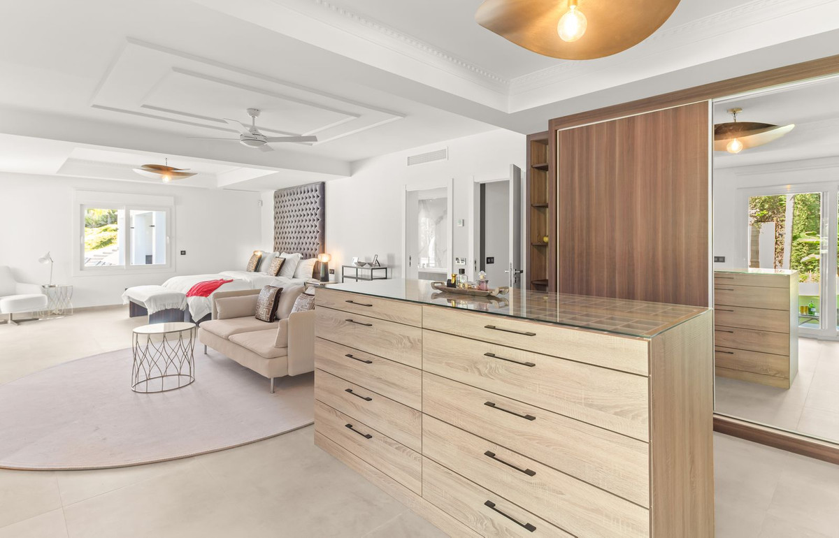 6 Bed, 6 Bath, HouseFor Sale, Atalaya, Malaga