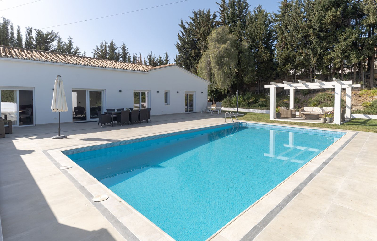 6 Bed, 6 Bath, HouseFor Sale, Atalaya, Malaga