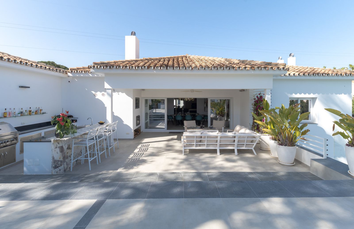 6 Bed, 6 Bath, HouseFor Sale, Atalaya, Malaga