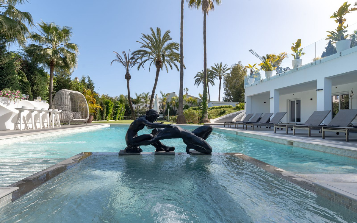 6 Bed, 6 Bath, HouseFor Sale, Atalaya, Malaga