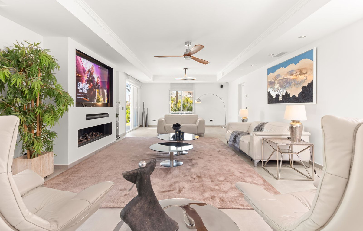 6 Bed, 6 Bath, HouseFor Sale, Atalaya, Malaga